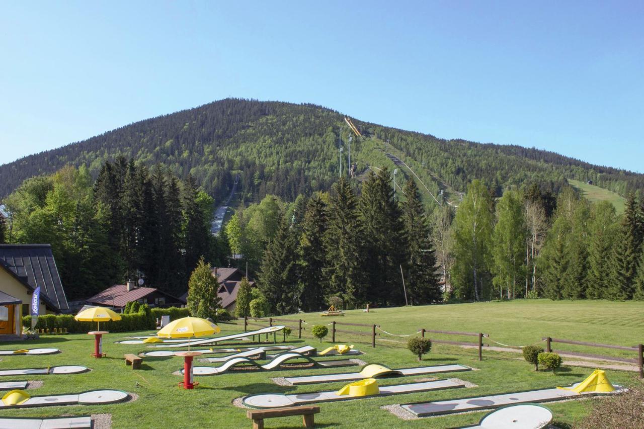 Enjoyharrachov - Atraktivni Slunne Studio Certovka V Centru Harrachova S Garazovym Parkovanim, Wifi-Wlan, Sat, Herni Konzoli, Netflix Zdarma A Nejkrasnejsim Vyhledem Na Certovu Horu S Arealem Skokanskych Mustku A Sjezdovku المظهر الخارجي الصورة