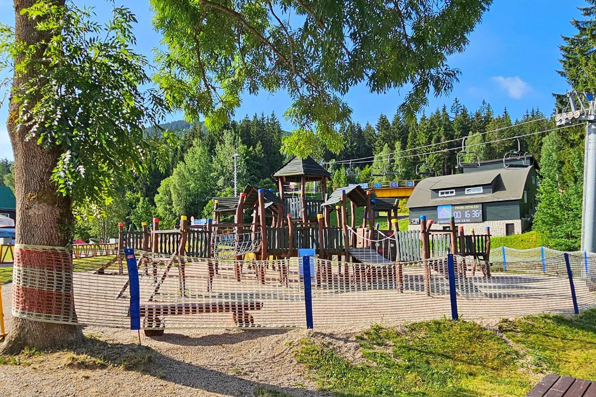 Enjoyharrachov - Atraktivni Slunne Studio Certovka V Centru Harrachova S Garazovym Parkovanim, Wifi-Wlan, Sat, Herni Konzoli, Netflix Zdarma A Nejkrasnejsim Vyhledem Na Certovu Horu S Arealem Skokanskych Mustku A Sjezdovku المظهر الخارجي الصورة
